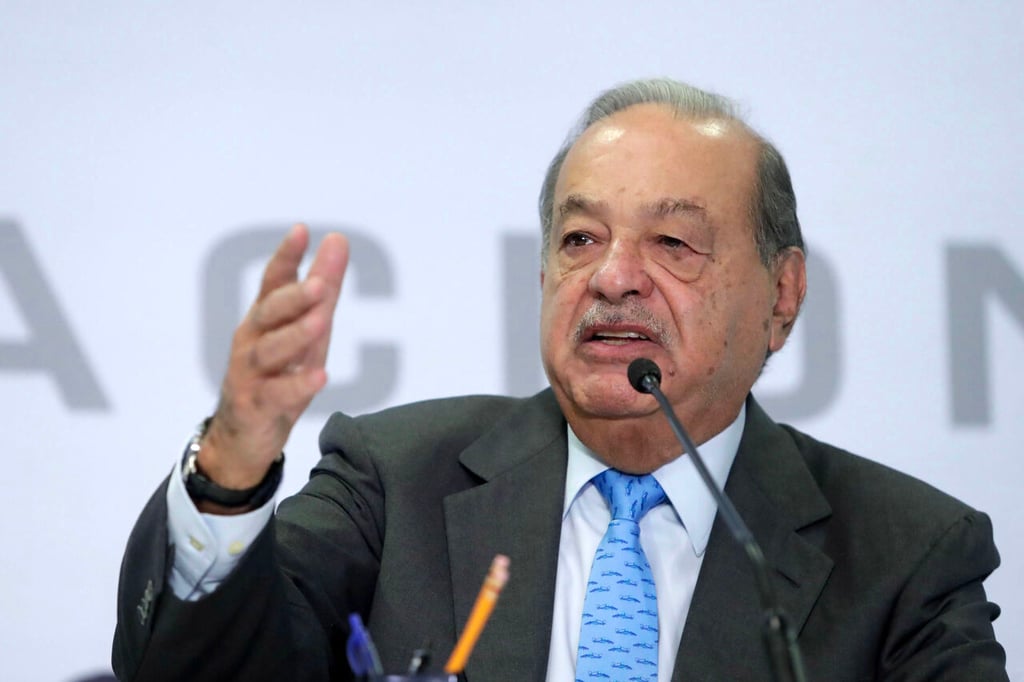 Carlos Slim no aparta la vista de Banamex