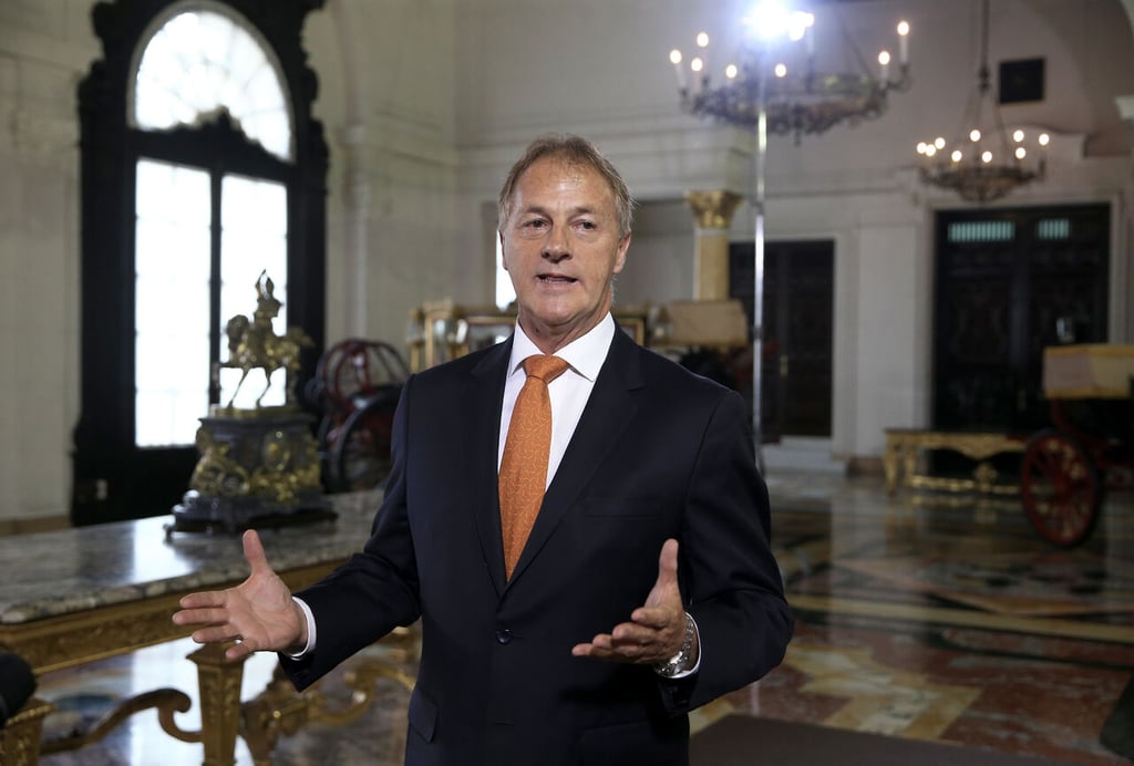 Alcalde de Lima es destituido por ocupar dos puestos en simultáneo