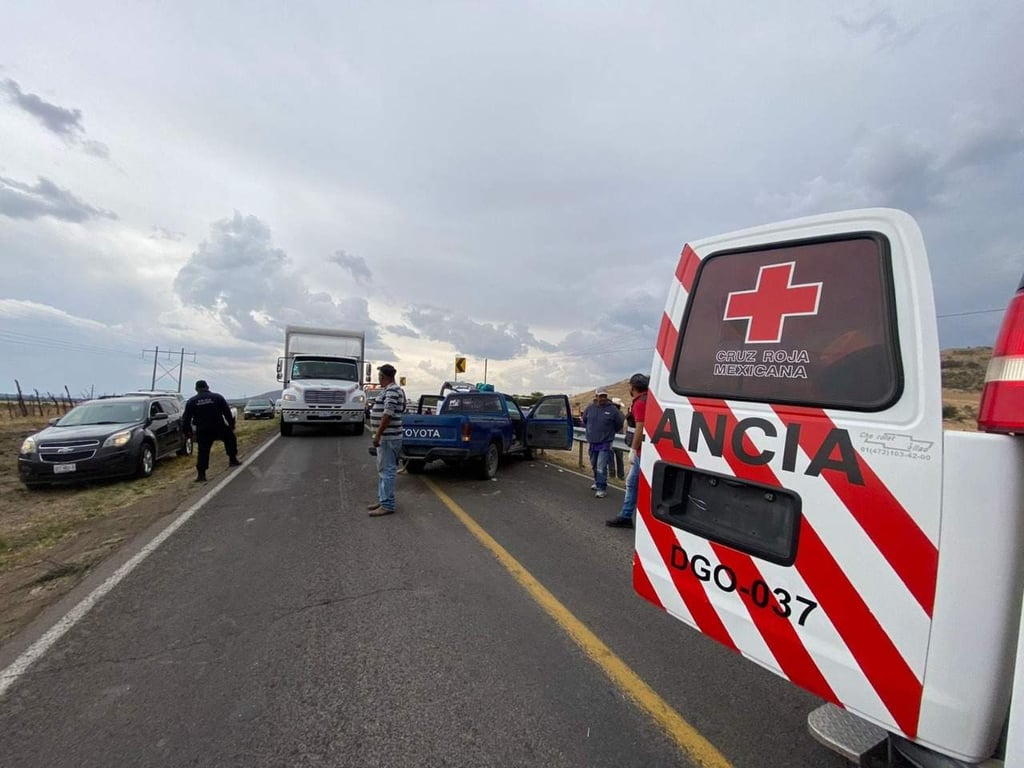 'Encontronazo' en carretera de Canatlán deja 5 lesionados