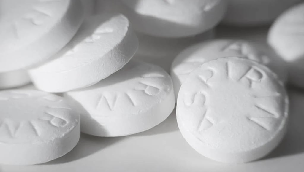 ¿Cuáles son los riesgos de tomar aspirina diariamente?