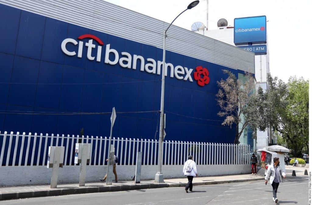 Santander mantiene interés por Banamex