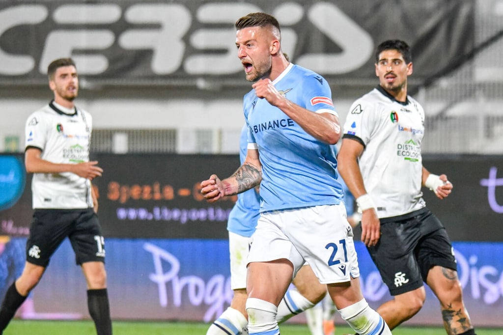 Lazio vence a Spezia con triple remontada