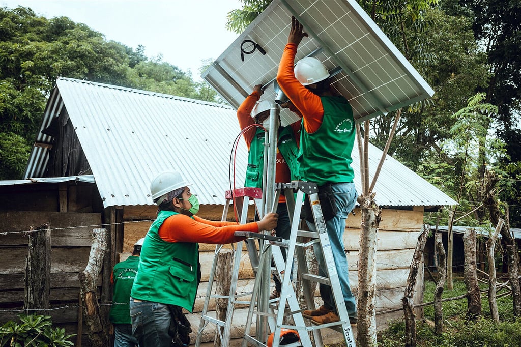 Proponen instalación de paneles solares en viviendas de México