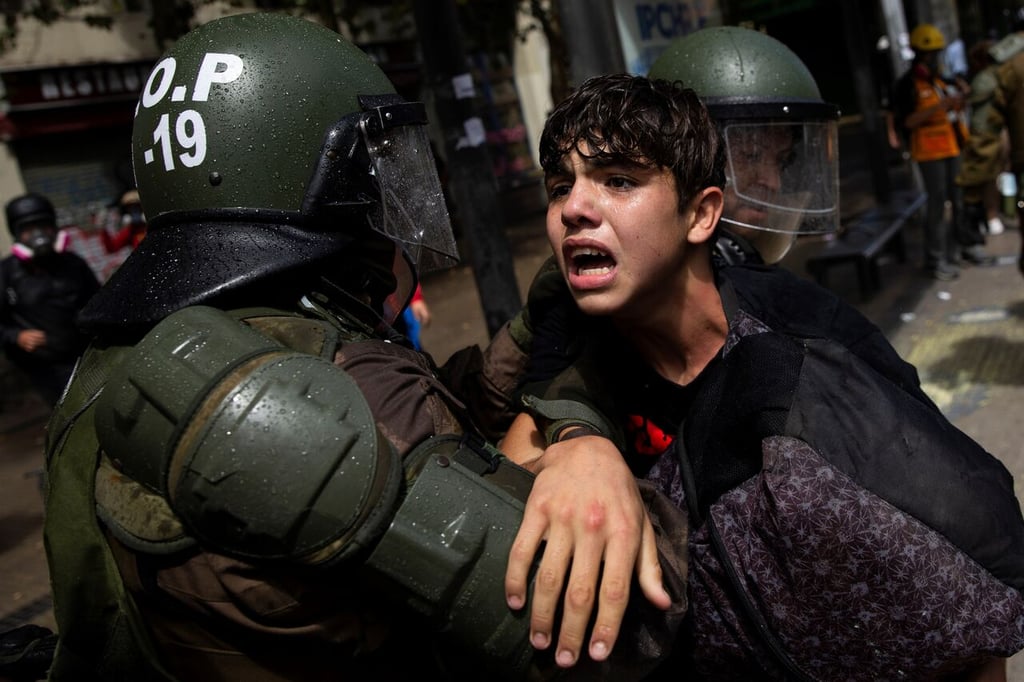 Dejan a dos manifestantes heridos de bala durante festejo del Día del Trabajo en Chile