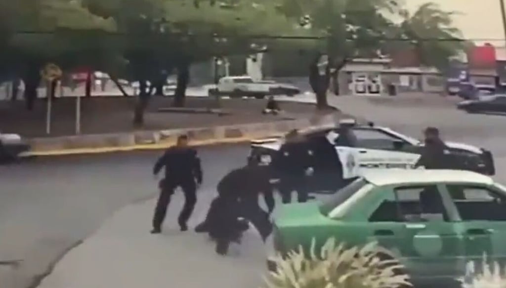 VIDEO: Captan riña entre policías en Monterrey
