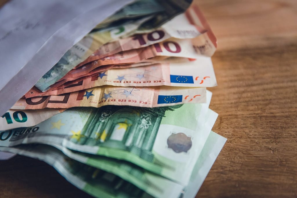 UE contempla fondo común para garantía de depósitos en 2025