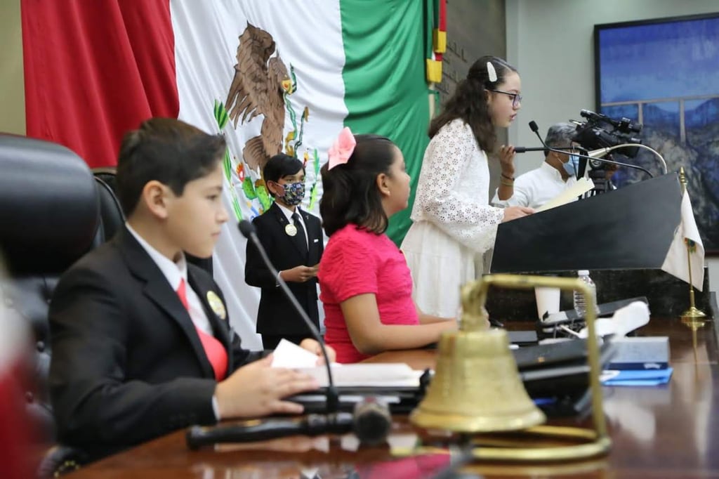 Niños 'toman' el Congreso de Durango