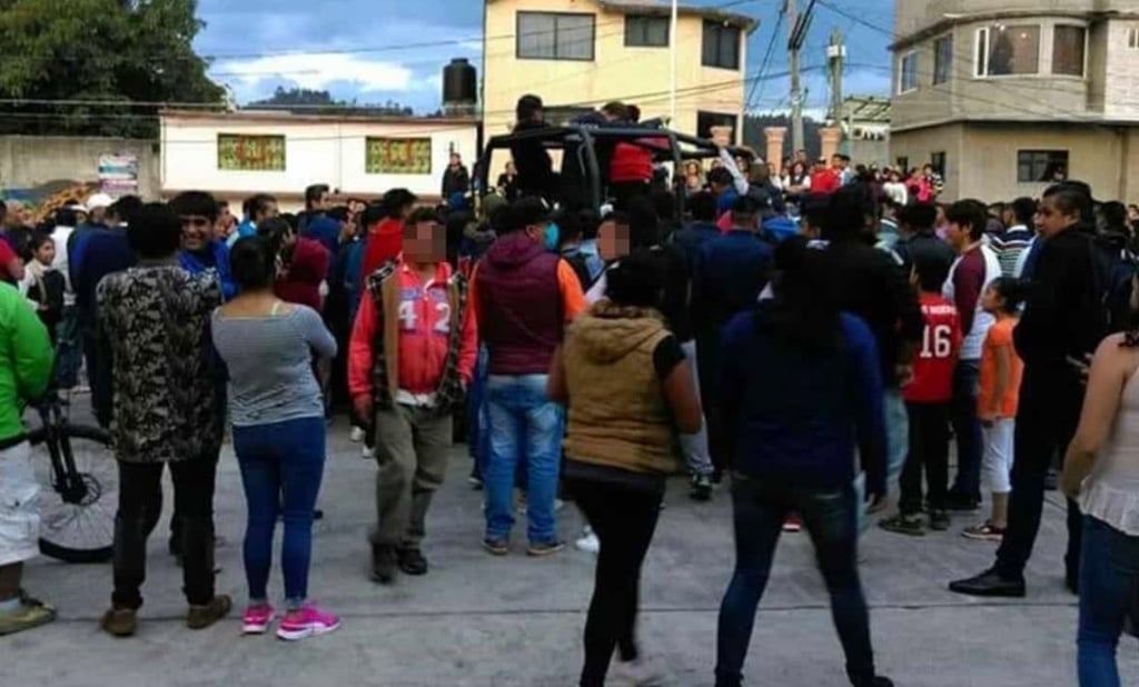 Pobladores linchan a policías de la FGJEM que buscaban a violador