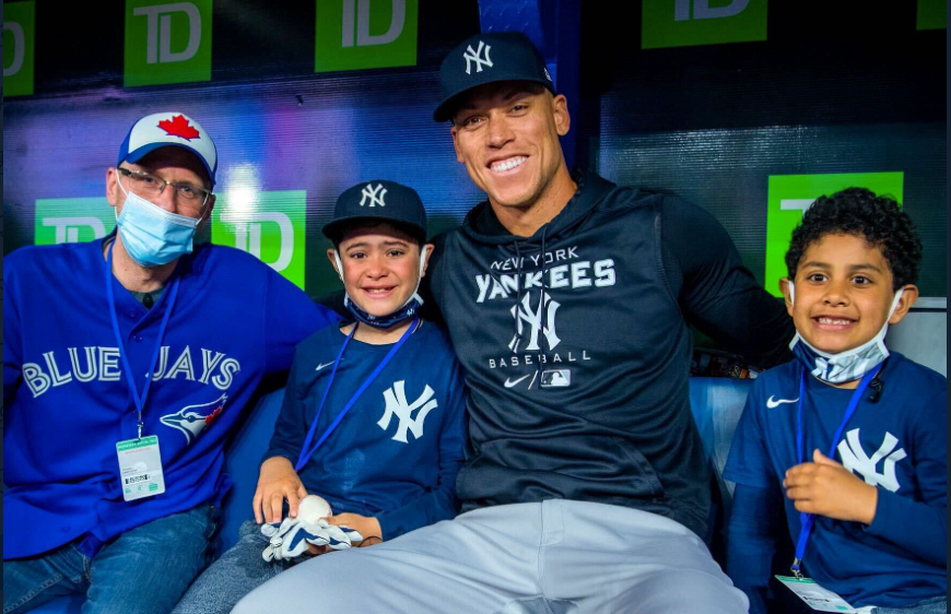 Aaron Judge sorprende a pequeño fanático venezolano de los Yankees