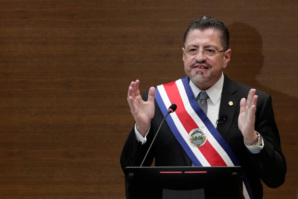 Rodrigo Chaves comienza mandato en Costa Rica con advertencias y promesa de cambio