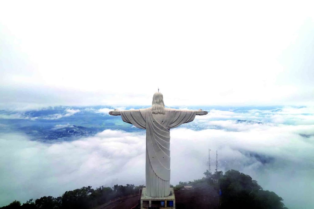 Mayor Cristo del mundo es erguido en Brasil