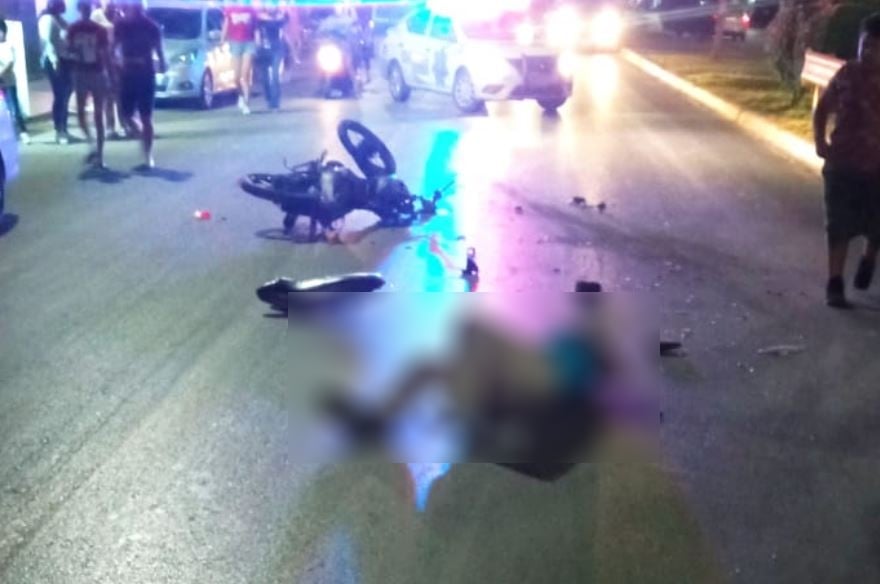 Motocicleta se impacta con auto en Gómez Palacio; hay dos lesionados