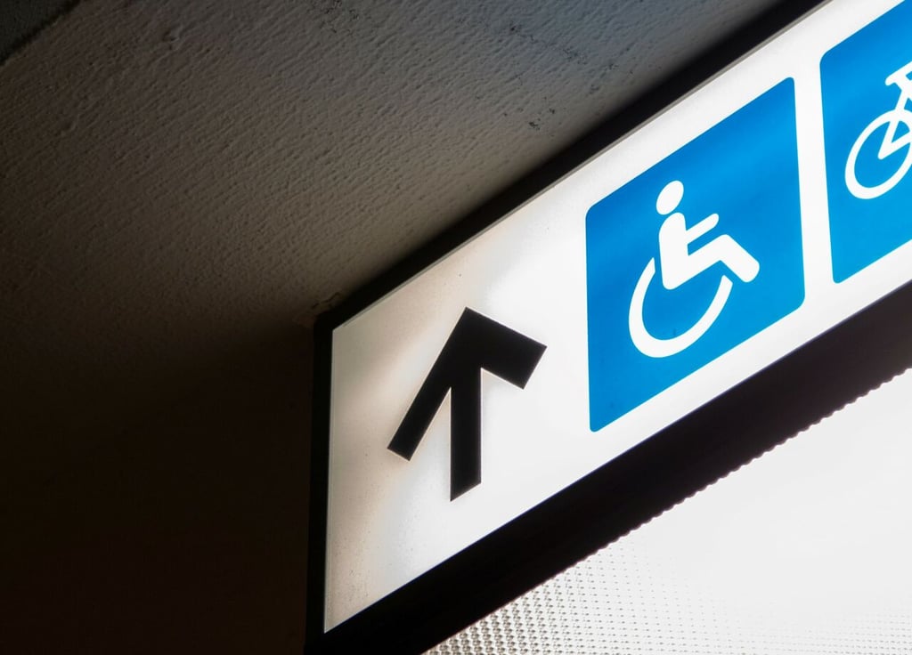 Aerolínea discrimina a niño discapacitado y no lo deja abordar