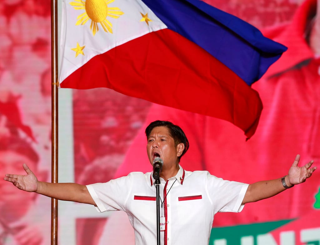 Hijo del dictador Ferdinand Marcos de Filipinas proyectado a ganar elección presidencial