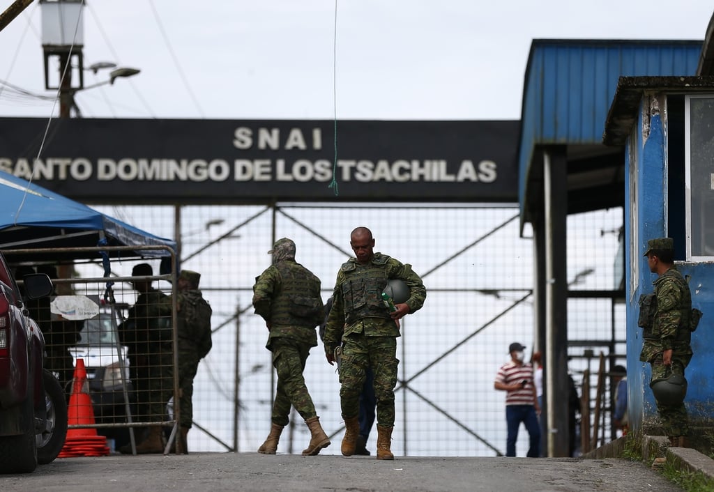 Van 44 decesos tras motín en una cárcel de Ecuador