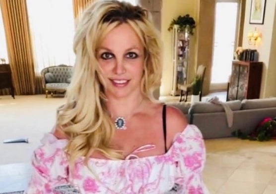 Britney Spears se muestra completamente sin ropa
