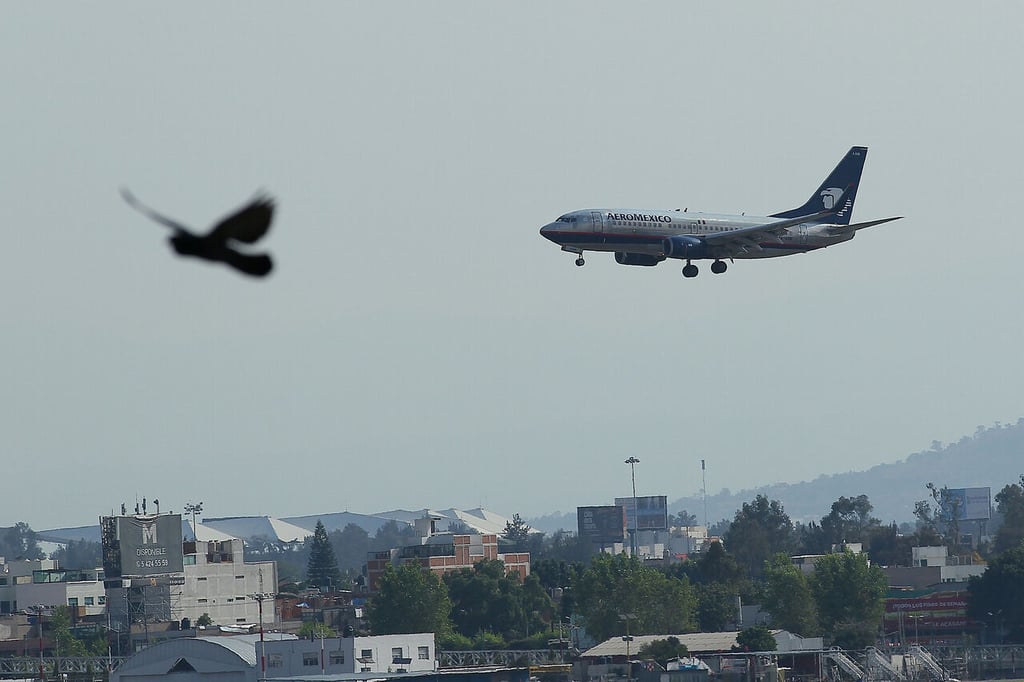 Reportan que vuelo de Aeroméxico frenó aterrizaje en Aeropuerto de CDMX por saturación de la pista