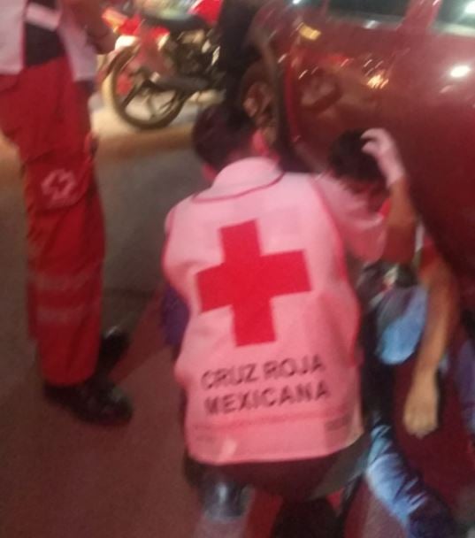Jóvenes sufren accidente de motocicleta en Gómez Palacio