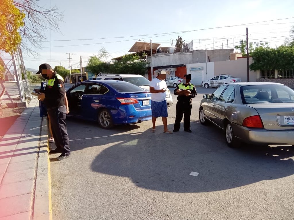 Choque en Gómez Palacio deja daños y una joven lesionada