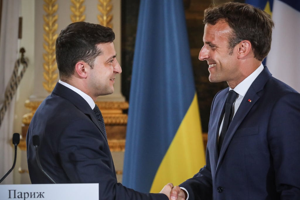 Emmanuel Macron promete incrementar ayuda militar y humanitaria hacia Ucrania
