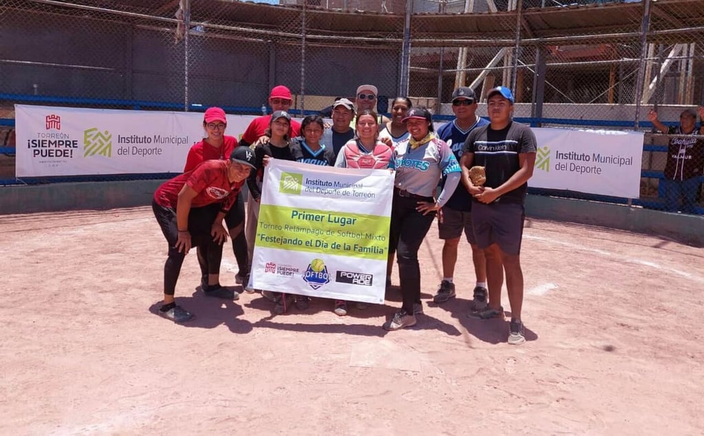 Entusiastas laguneros celebran torneo mixto de softbol