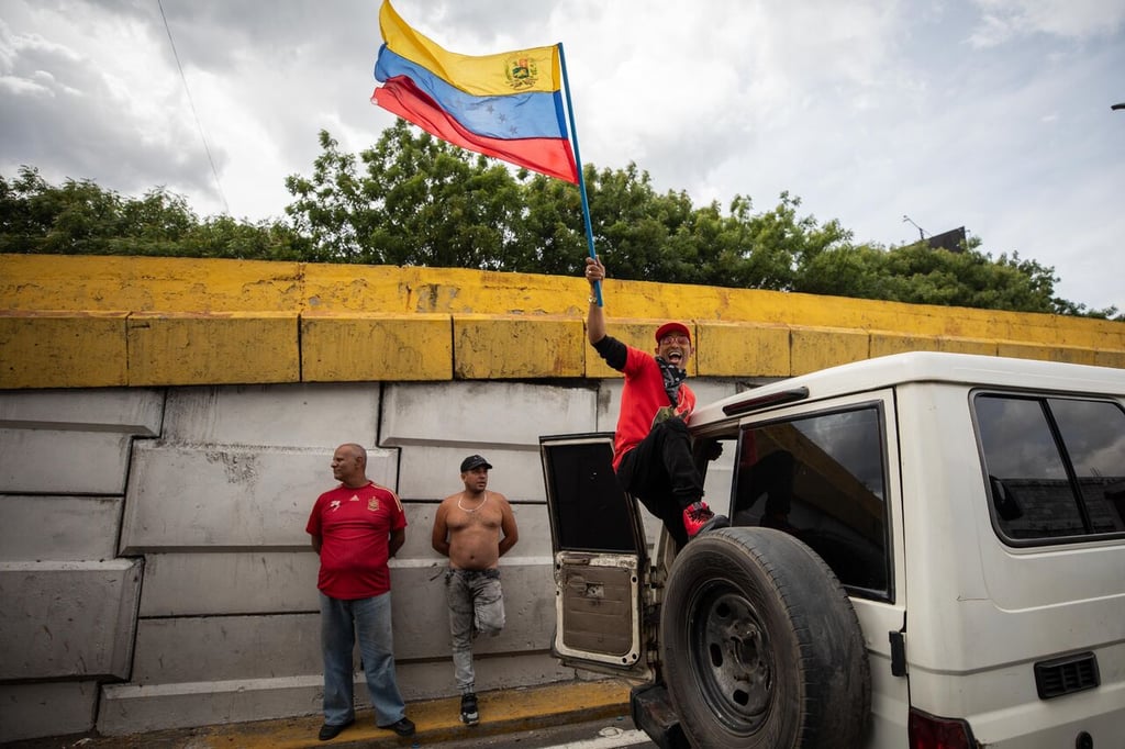 Estados Unidos levanta algunas sanciones contra Venezuela, Maduro y oposición inician diálogo