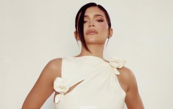Kylie Jenner 'deja poco a la imaginación' con semitransparencias