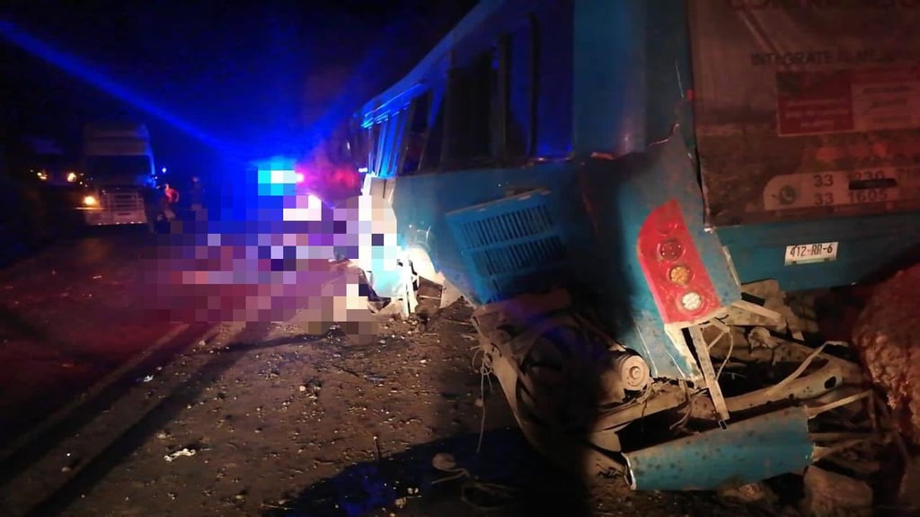 Accidente carretero deja al menos 14 muertos en Tuxcueca, Jalisco