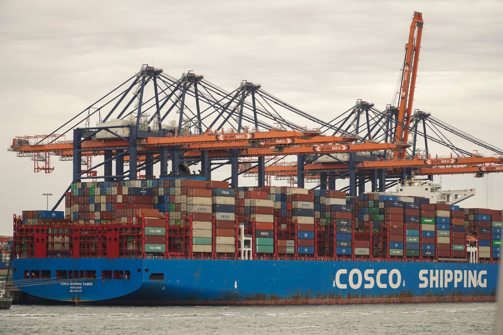 Guerra y frenos en cadenas de suministros reducen la confianza comercial global