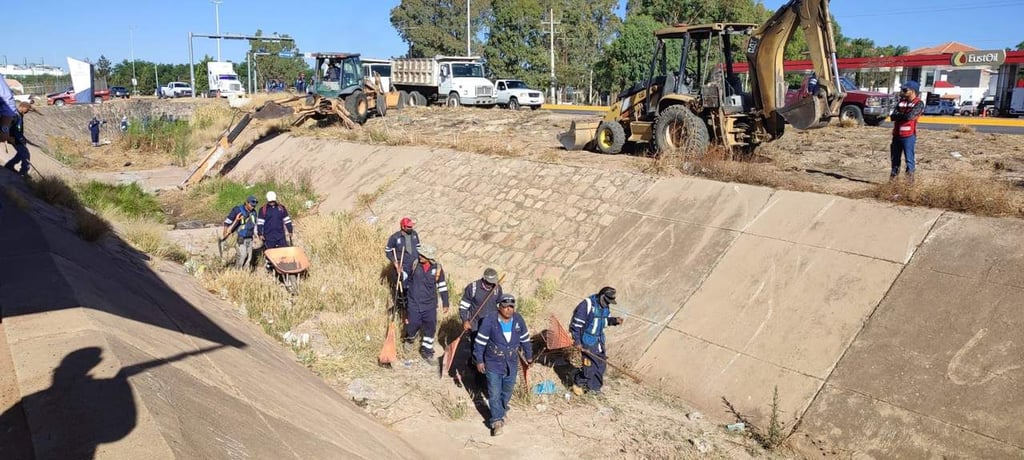 Inicia limpieza de arroyos y canales en la ciudad de Durango