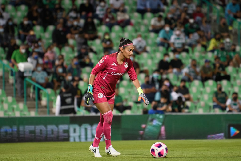 Stefani Jiménez pide mejora de sueldos para las futbolistas