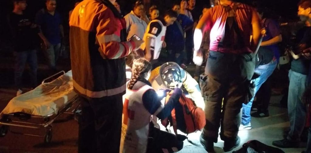 Mercedes y March chocan en Jardines de Cancún; ambos conductores lesionados