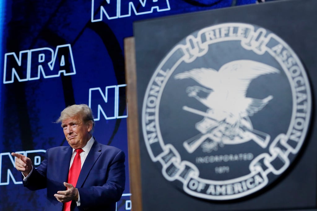 Donald Trump carga contra control a venta de armas en EUA