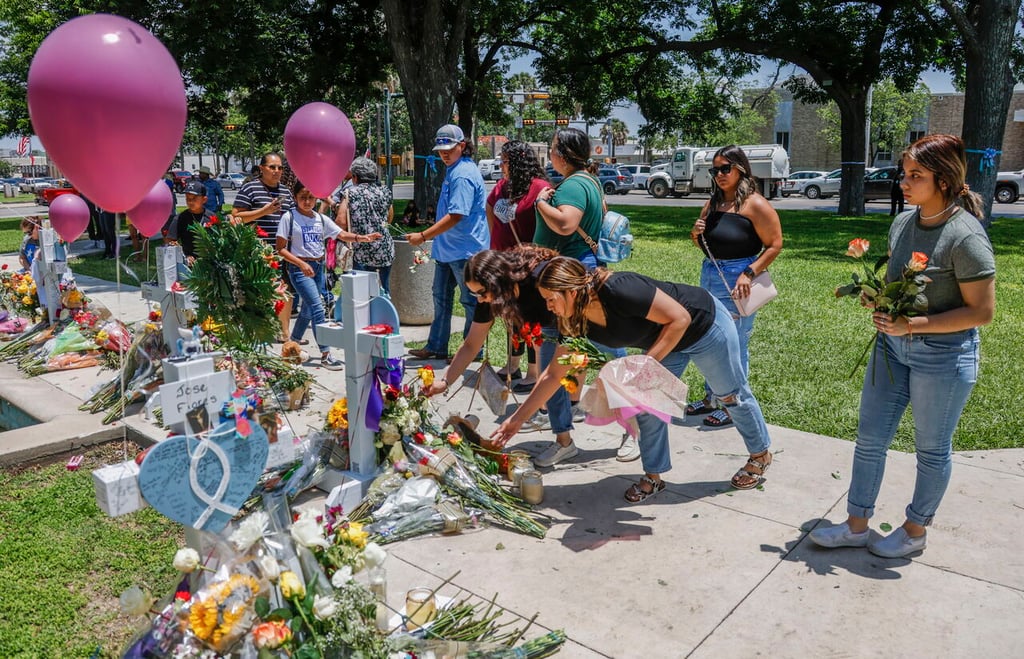 Familiares de víctimas del tiroteo en Texas critican respuesta policiaca