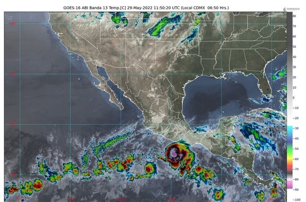 Se forma 'Agatha', primer huracán de temporada, frente a costas de Oaxaca