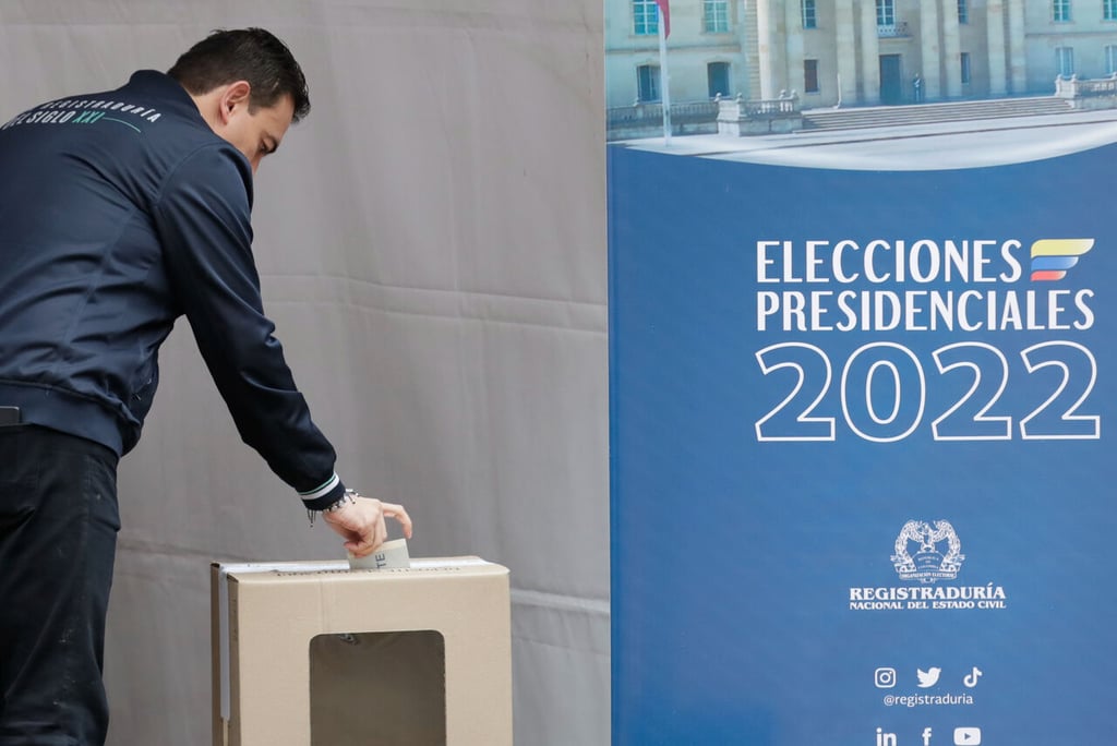 Colegios electorales se abren para elecciones presidenciales en Colombia