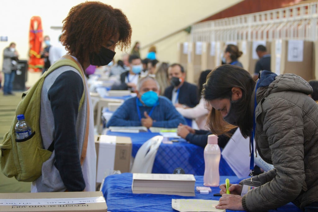 Cierran colegios electorales en Colombia tras ocho horas de votación de la primera vuelta presidencial