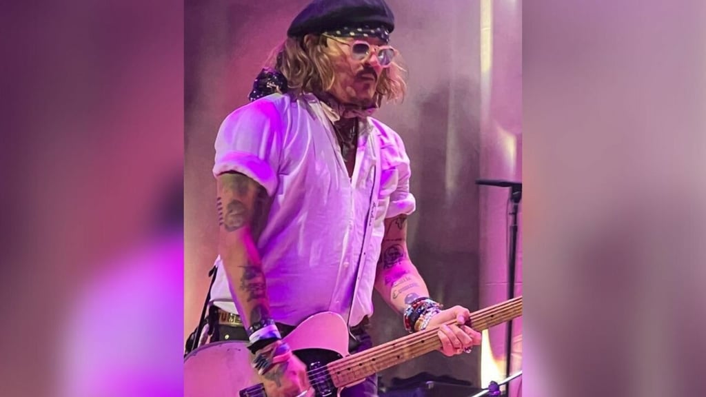Johnny Depp sorprende al aparecer en el concierto de Jeff Beck