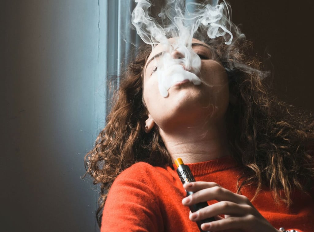 ¿Es más seguro fumar en vapeador que en cigarro?
