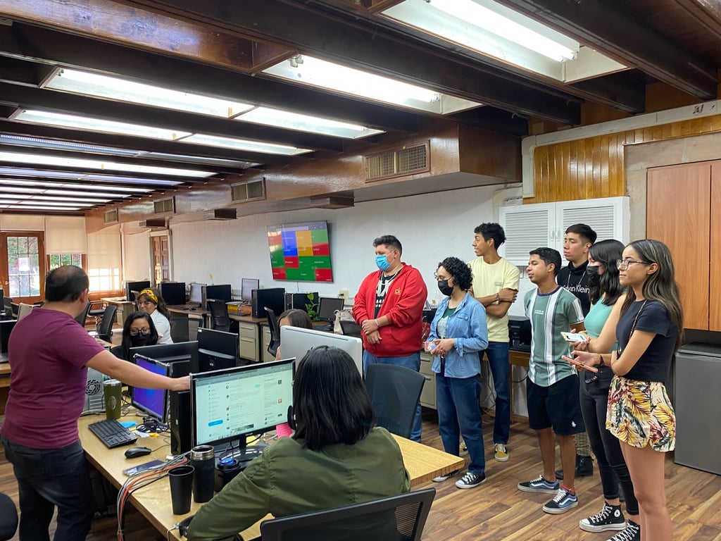 Alumnos de Comunicación visitan El Siglo de Durango