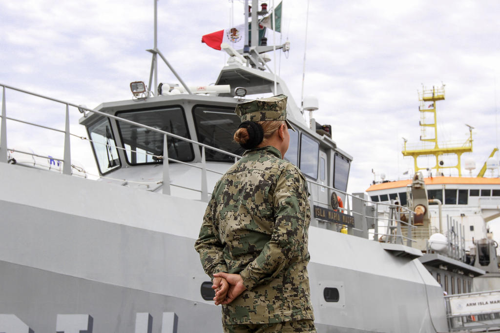 AMLO felicita a la Marina en su día y reconoce su lealtad