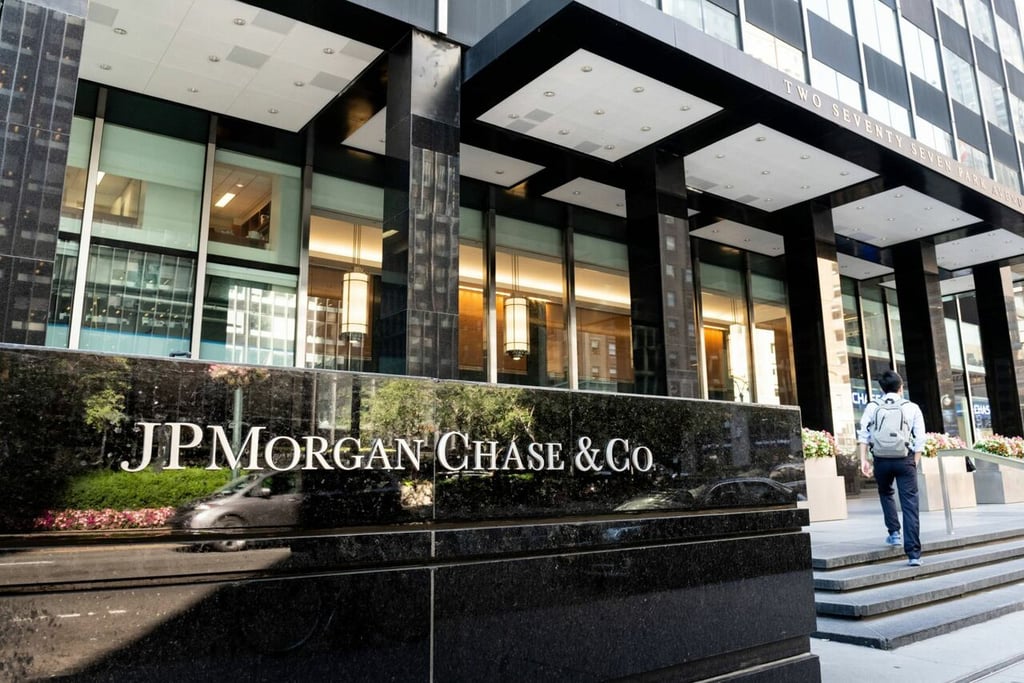 Director ejecutivo de JP Morgan Chase alerta de 'un huracán' económico