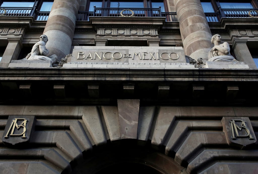 Banco de México prevé menos PIB y más inflación