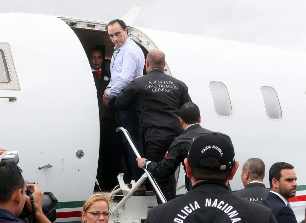 Borge, Lozoya y 'El Chapo', los célebres pasajeros del avión que trajo a César Duarte