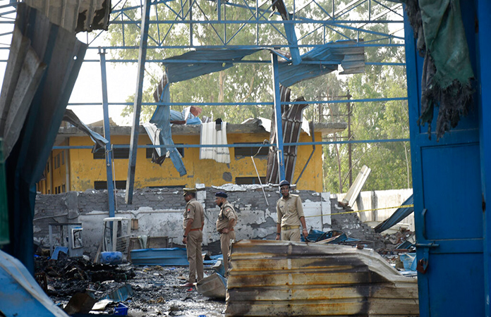Incendio en fábrica química de India deja a ocho muertos y una decena de heridos