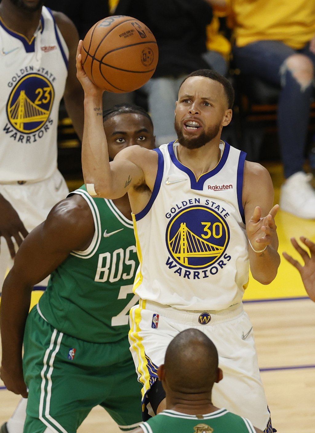 Curry pide a sus Warriors jugar con 'desesperación'