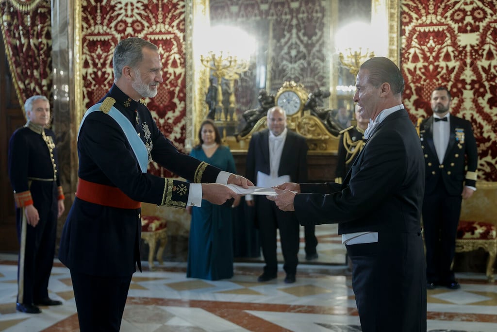 Quirino Ordaz entrega carta credencial al Rey de España