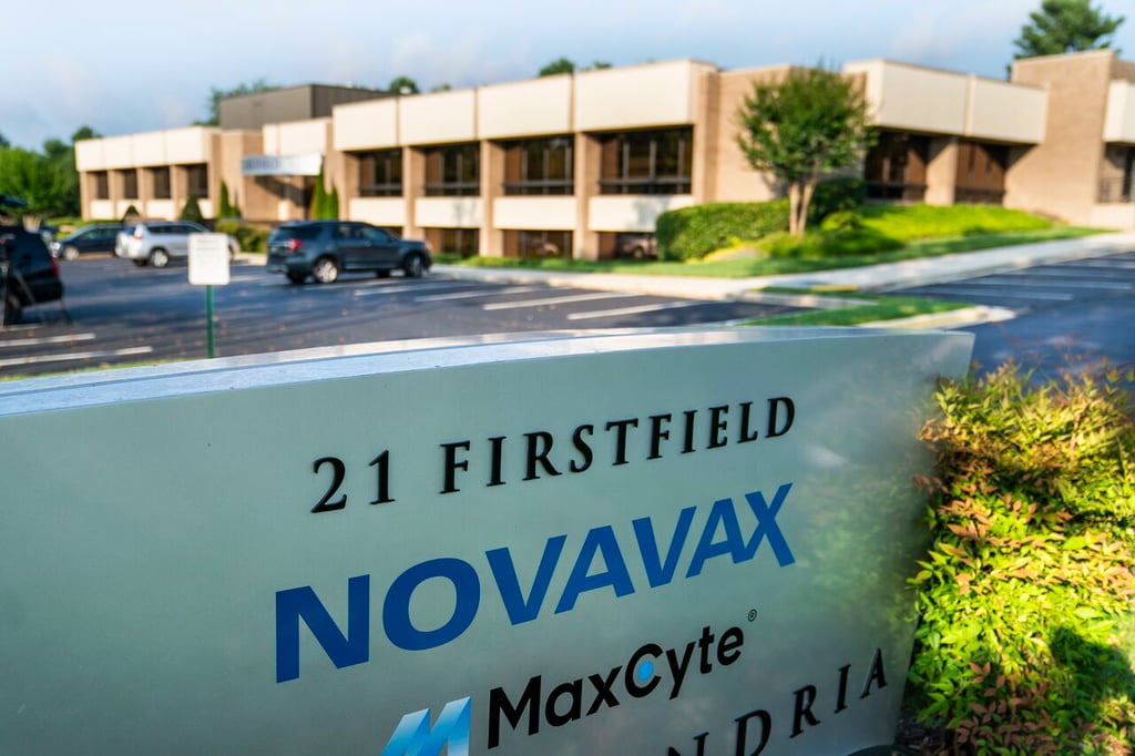 Panel de regulador de EUA respalda vacuna contra COVID de Novavax