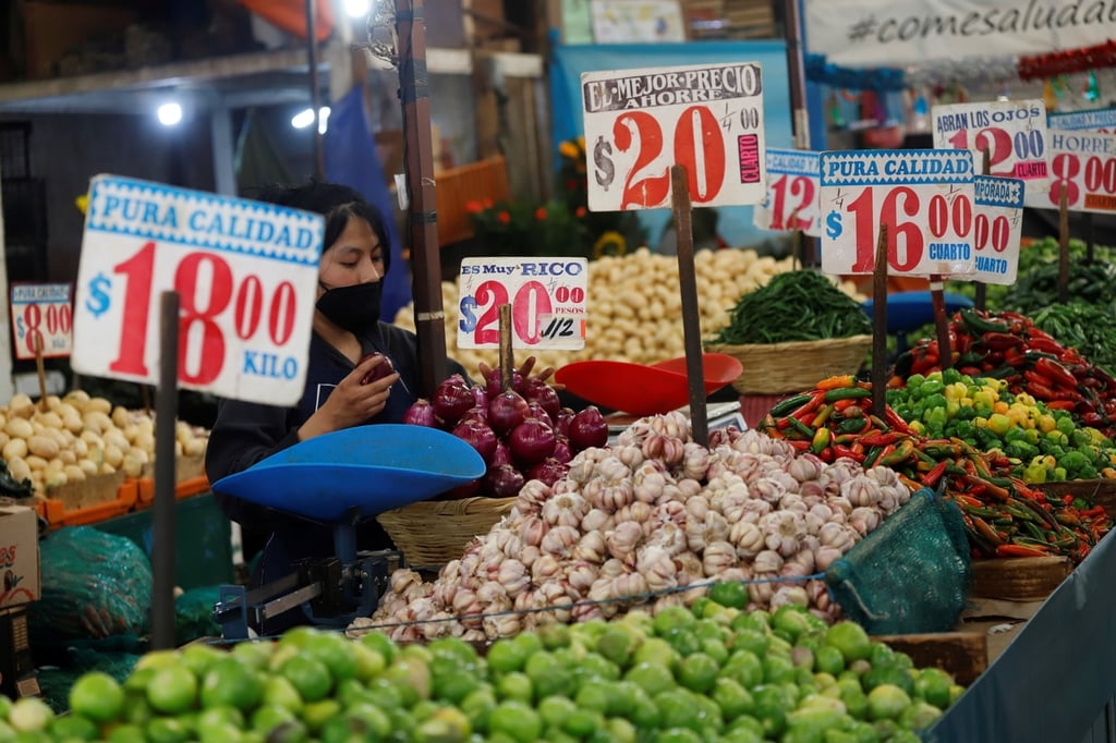 'Por inflación, México debe subir gasto social y tasas de interés'