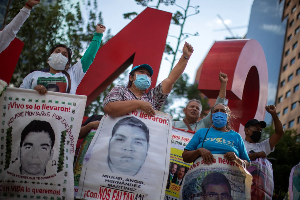AMLO asegura que cumplirá con compromiso de resolver caso Ayotzinapa